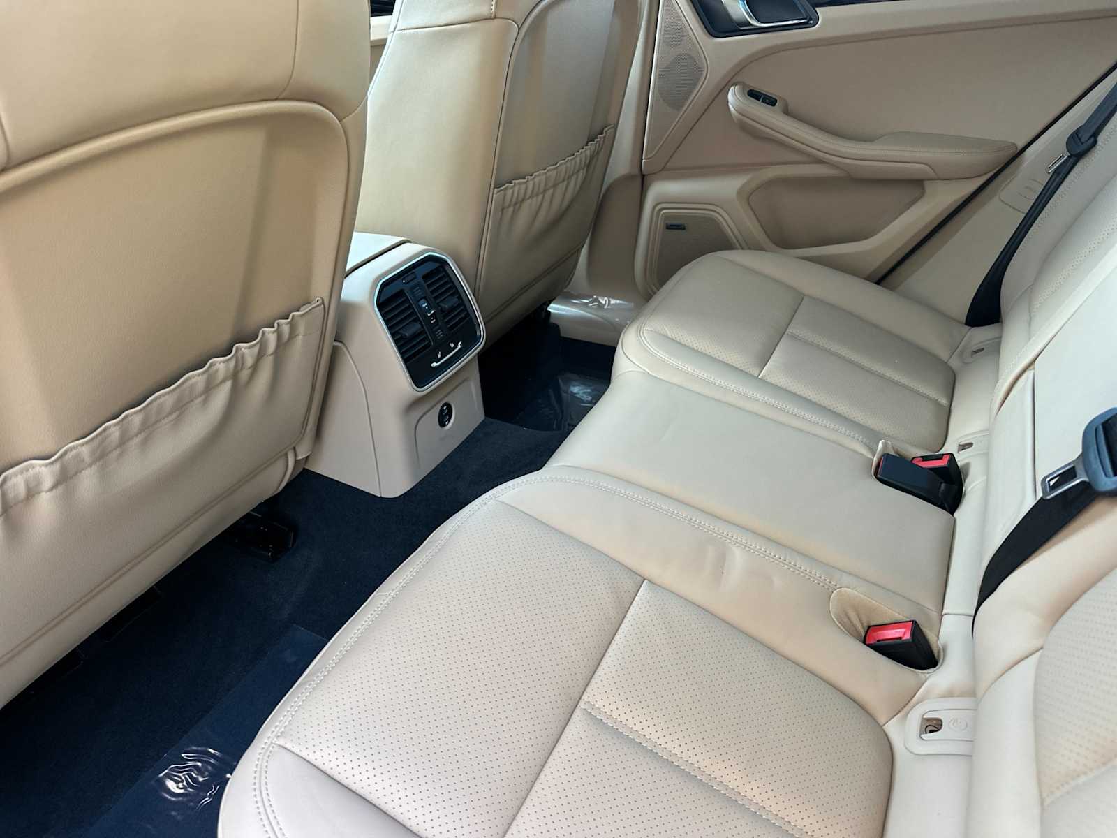 Thumbnail: 2026 Porsche Macan - 14