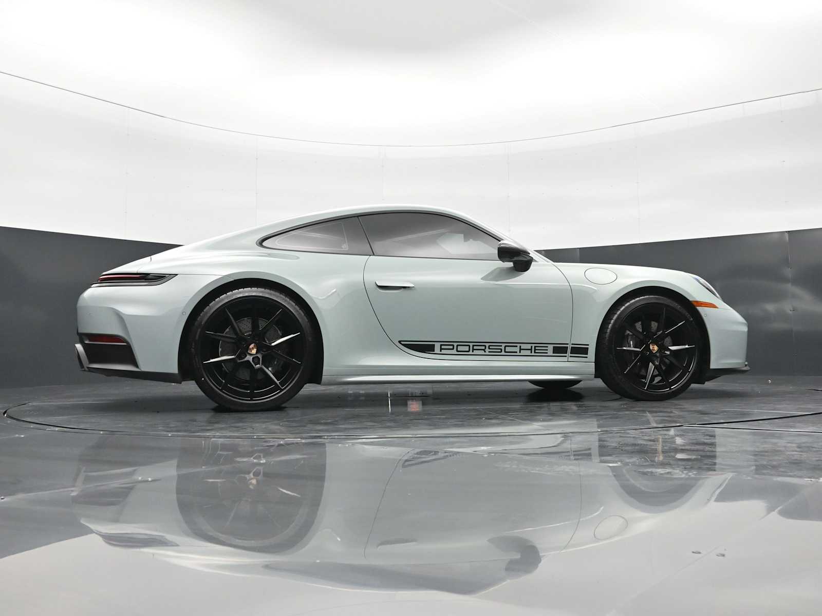 Thumbnail: 2025 Porsche 911 - 39