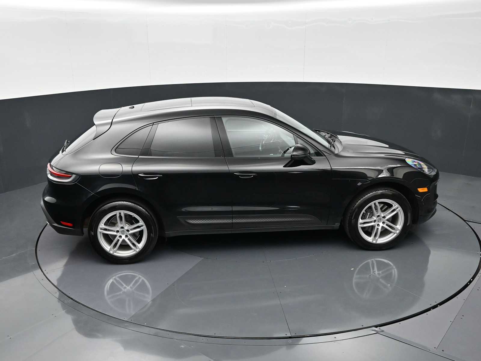 Thumbnail: 2024 Porsche Macan - 32