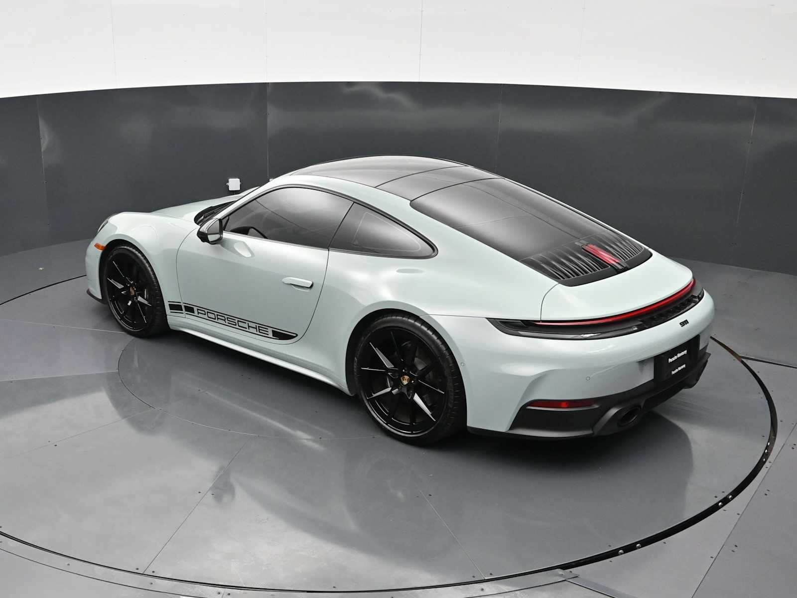 Thumbnail: 2025 Porsche 911 - 27