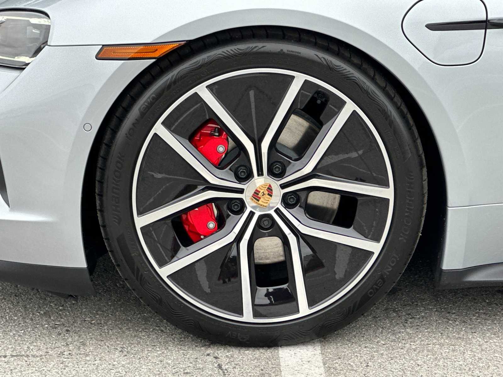 Thumbnail: 2025 Porsche Taycan - 24