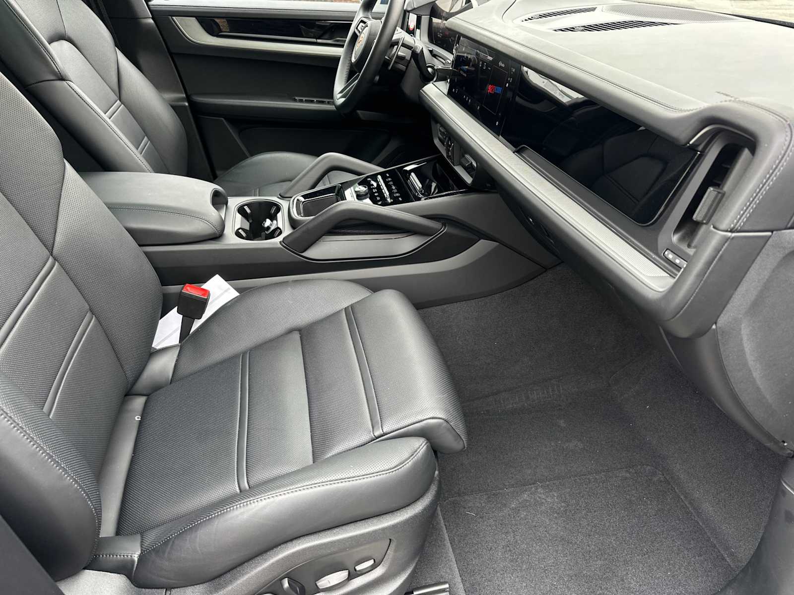 Thumbnail: 2024 Porsche Cayenne - 16