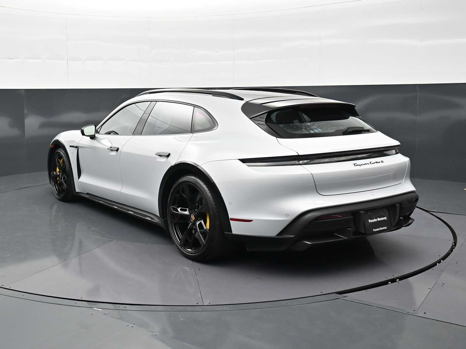 Thumbnail: 2023 Porsche Taycan - 3
