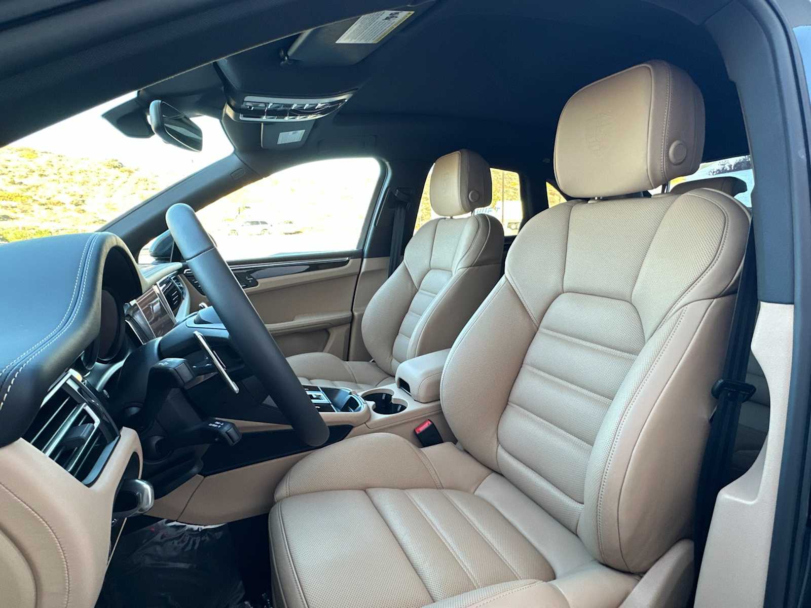 Thumbnail: 2026 Porsche Macan - 5