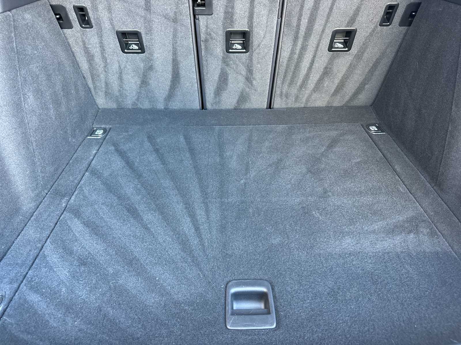 Thumbnail: 2025 Porsche Macan - 16