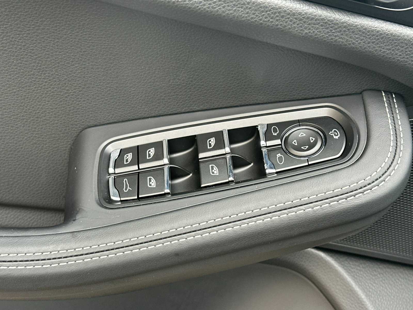 Thumbnail: 2026 Porsche Macan - 13