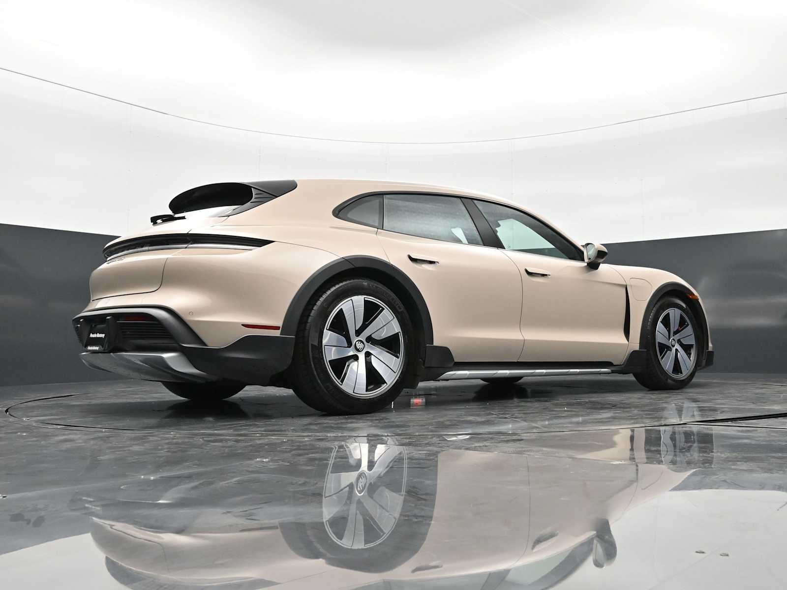 Thumbnail: 2023 Porsche Taycan - 47