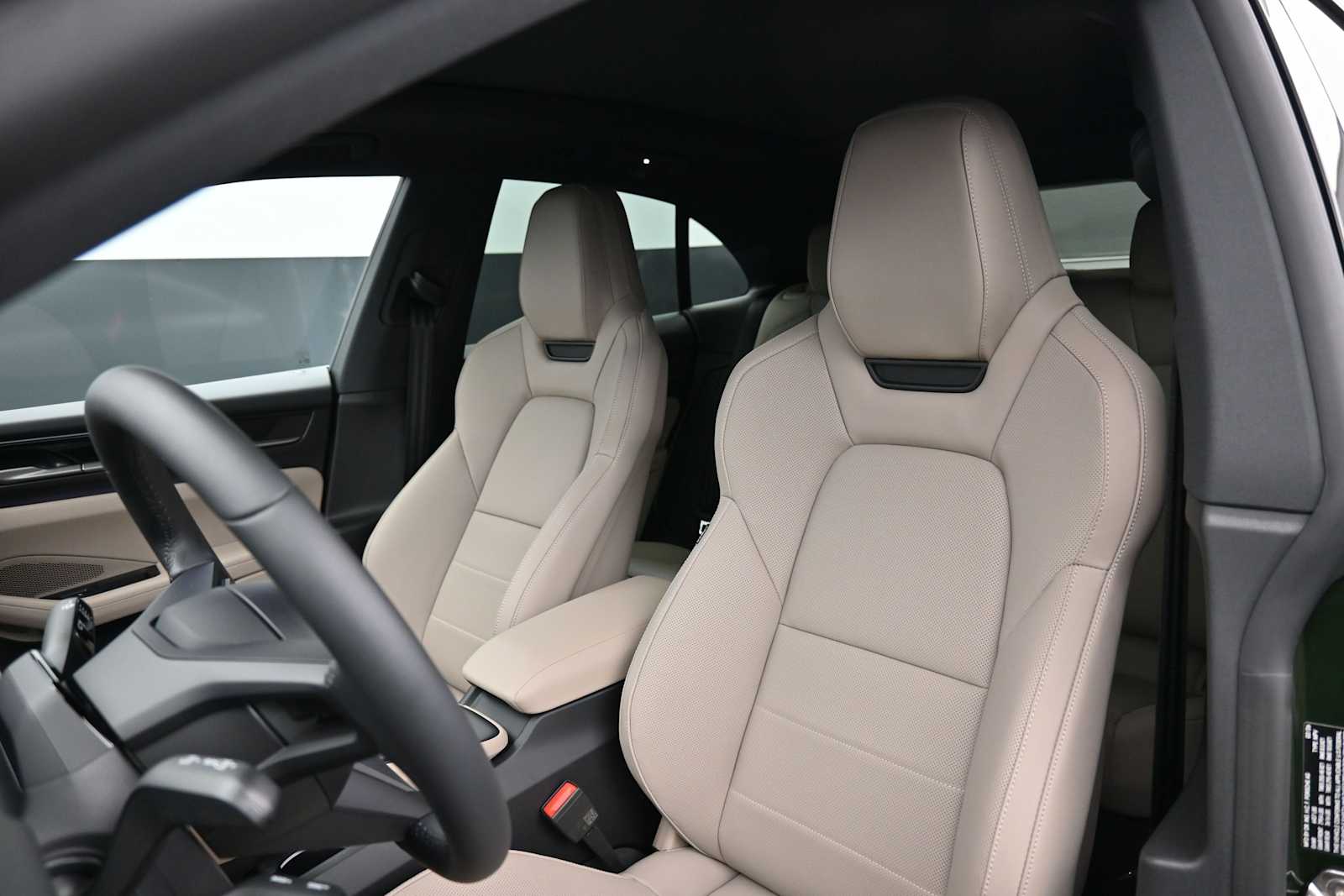 Thumbnail: 2026 Porsche Macan - 5