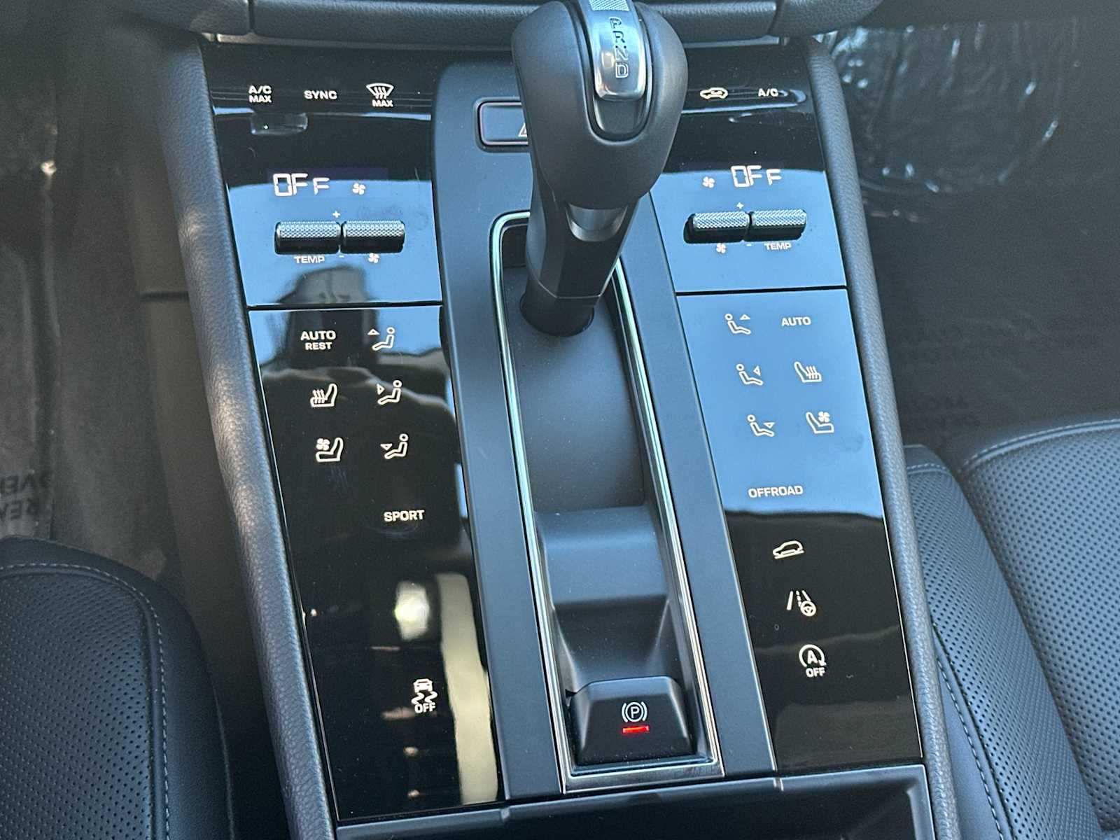 Thumbnail: 2025 Porsche Macan - 22