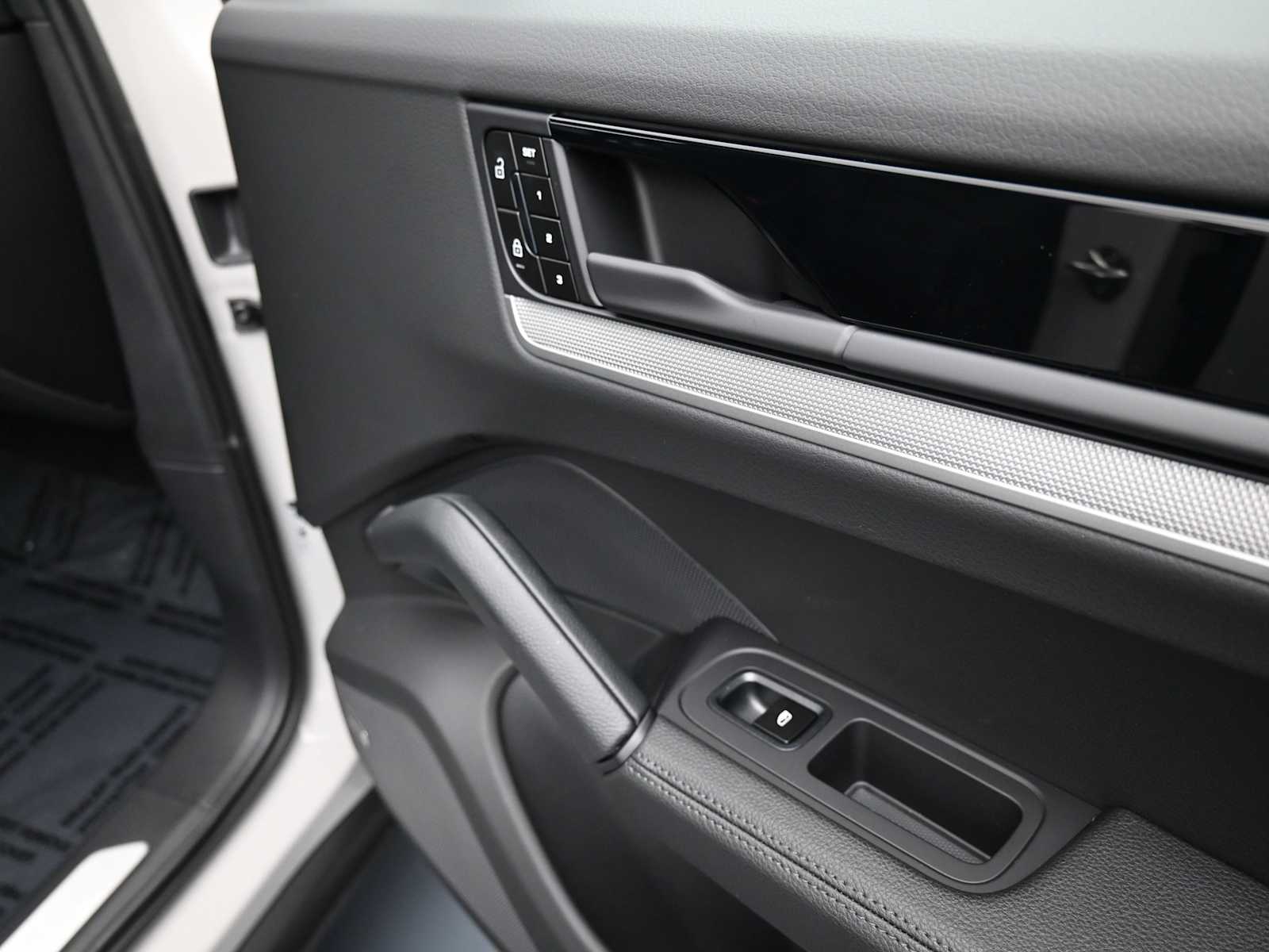 Thumbnail: 2026 Porsche Cayenne - 24