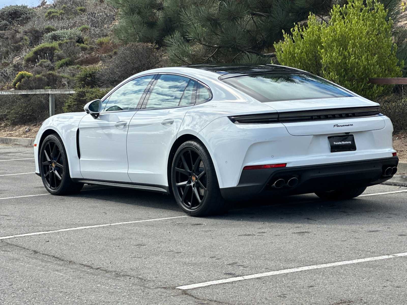 2025 Porsche Panamera photo 3