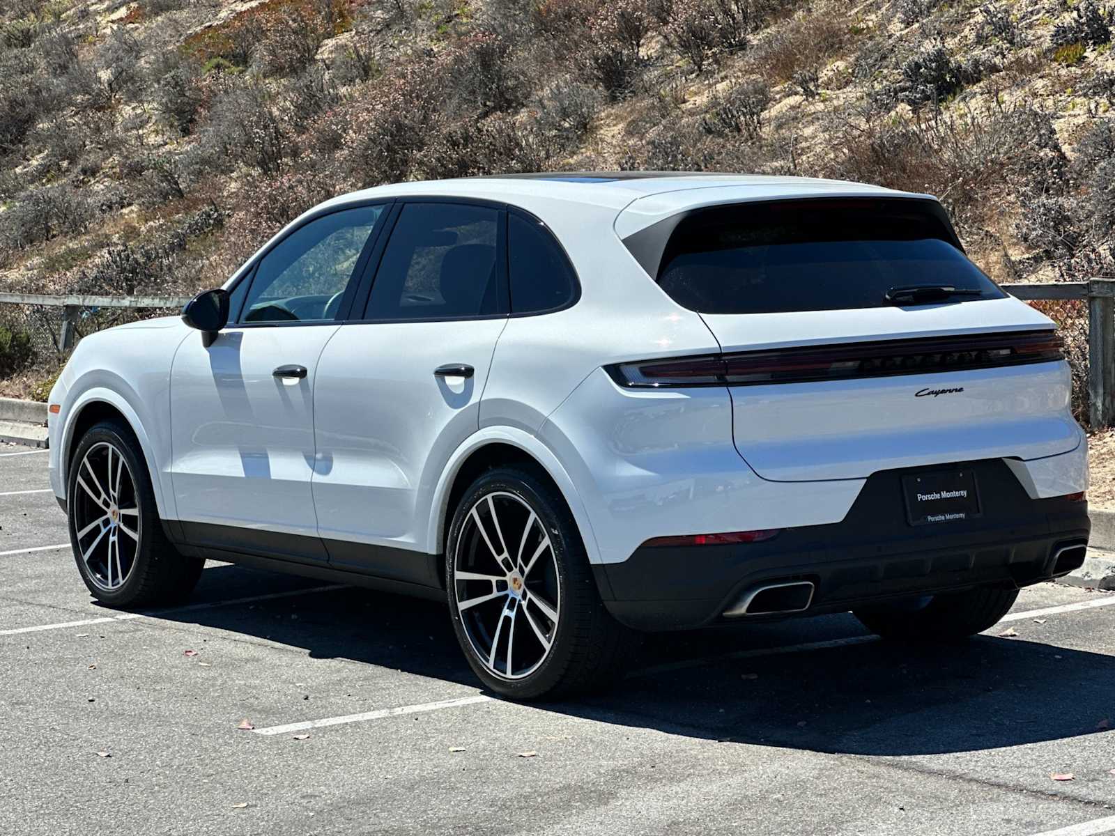 2024 Porsche Cayenne photo 2