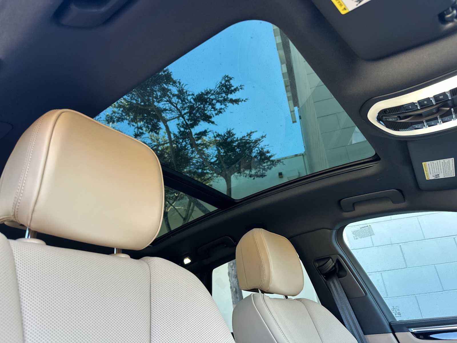 Thumbnail: 2026 Porsche Macan - 18