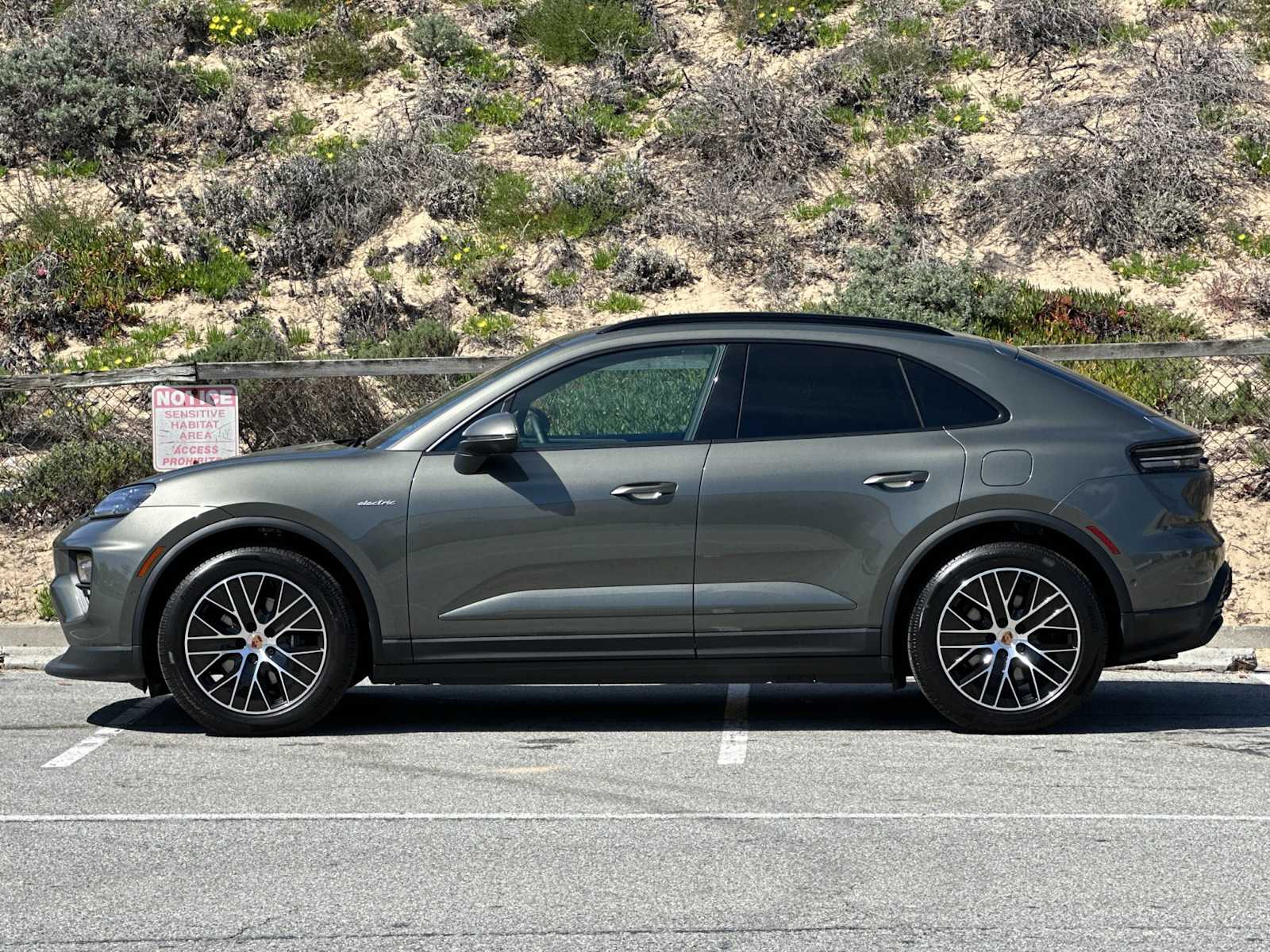 Thumbnail: 2026 Porsche Macan - 2