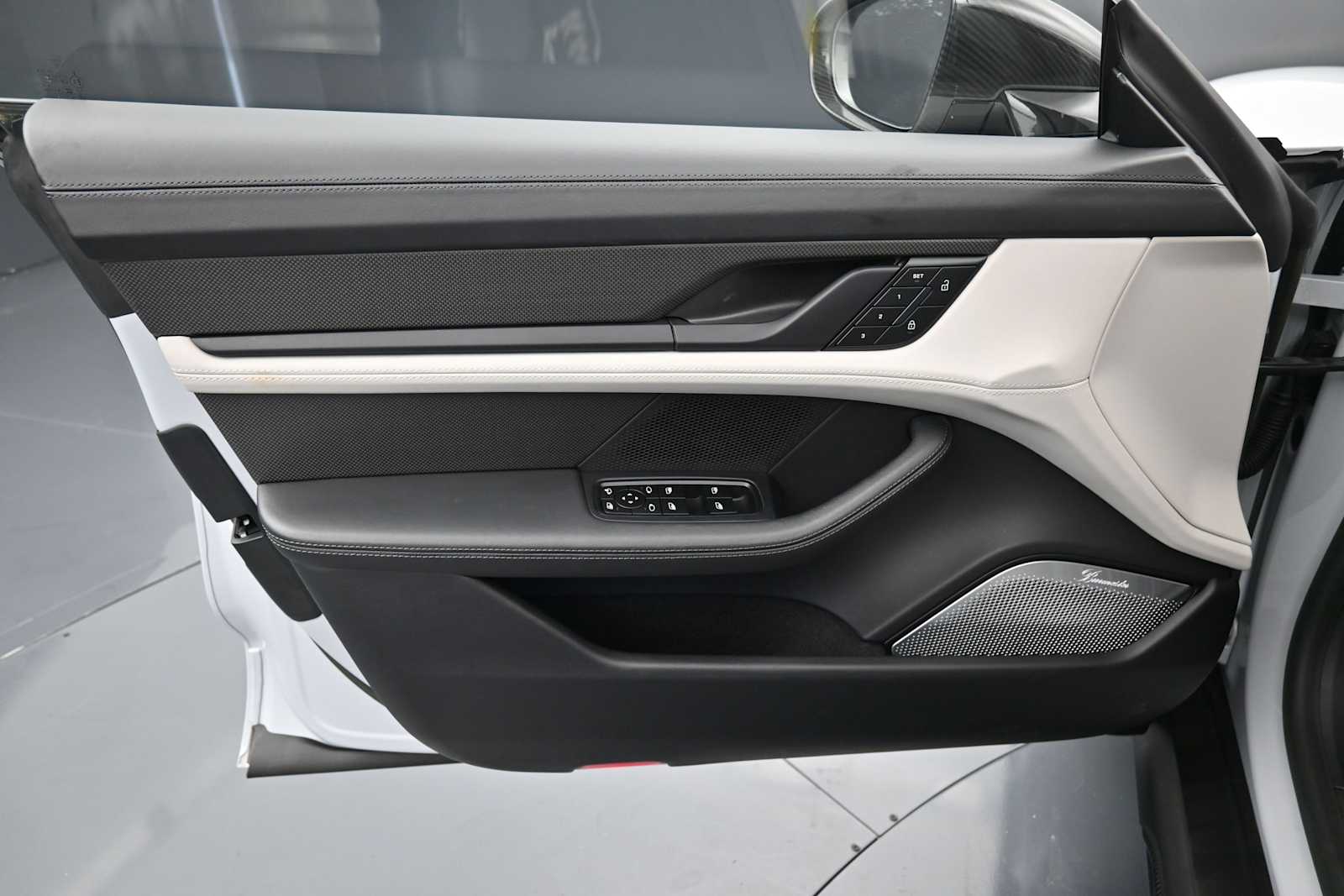 Thumbnail: 2023 Porsche Taycan - 7