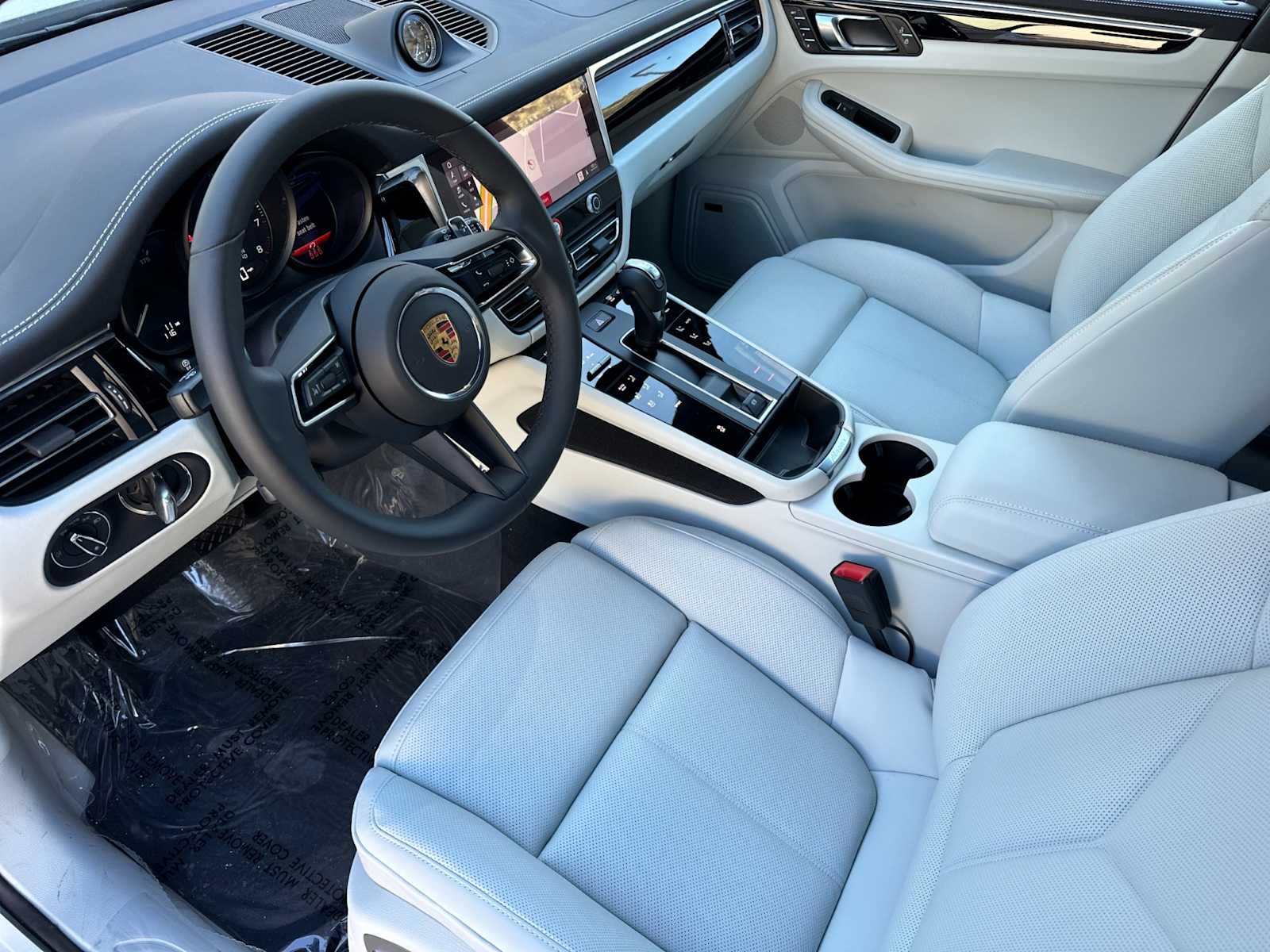 2025 Porsche Macan T photo 4