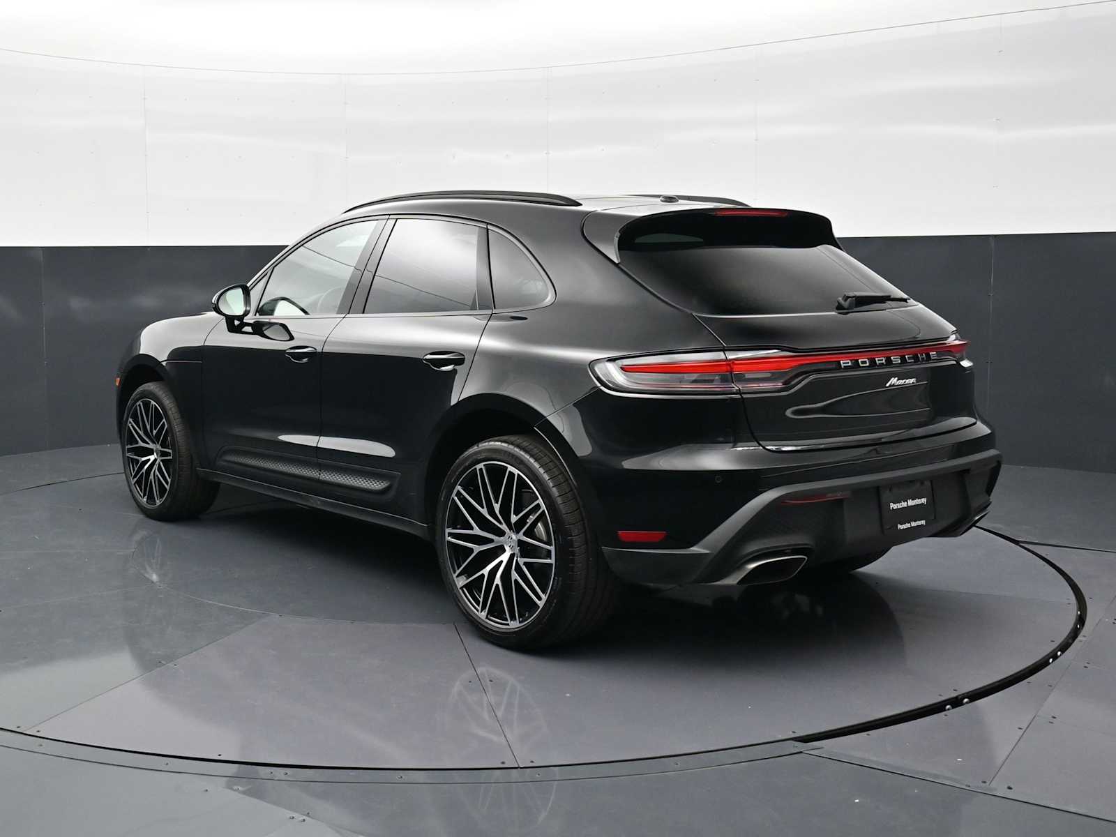 Thumbnail: 2025 Porsche Macan - 3
