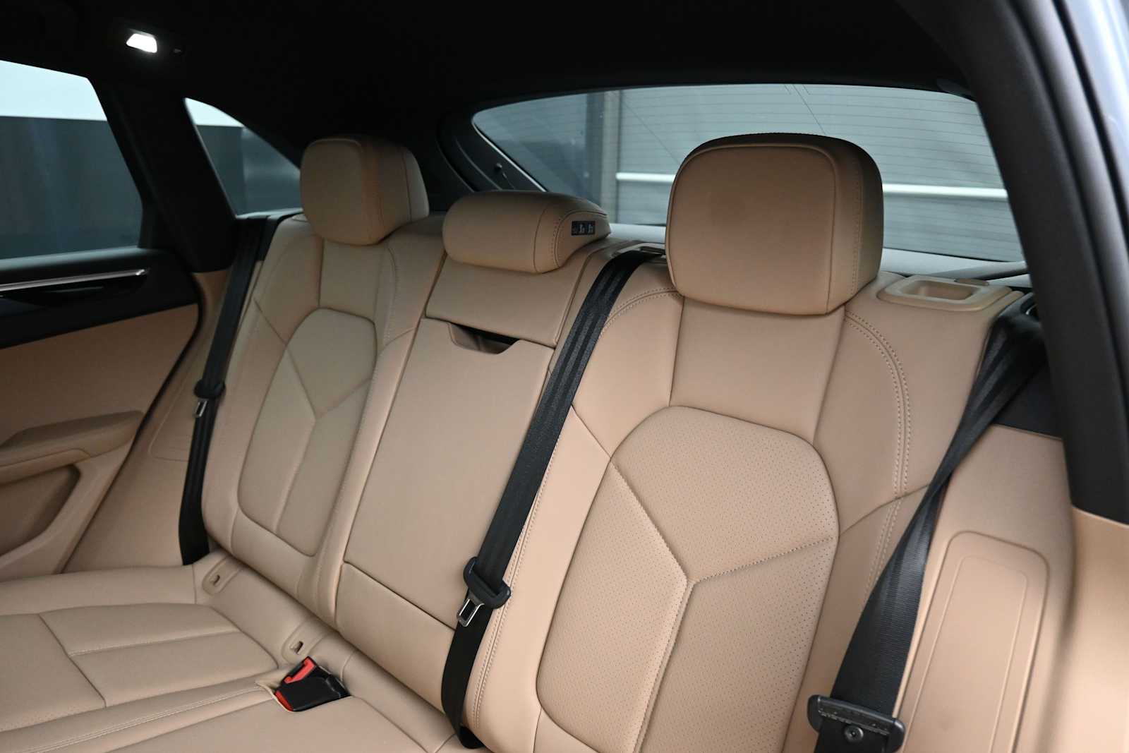 2025 Porsche Macan Base - Photo 17