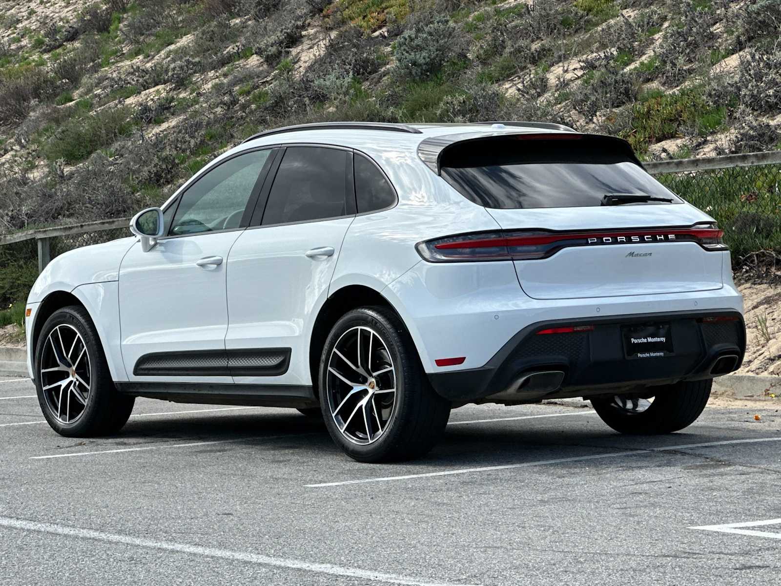 Thumbnail: 2022 Porsche Macan - 2