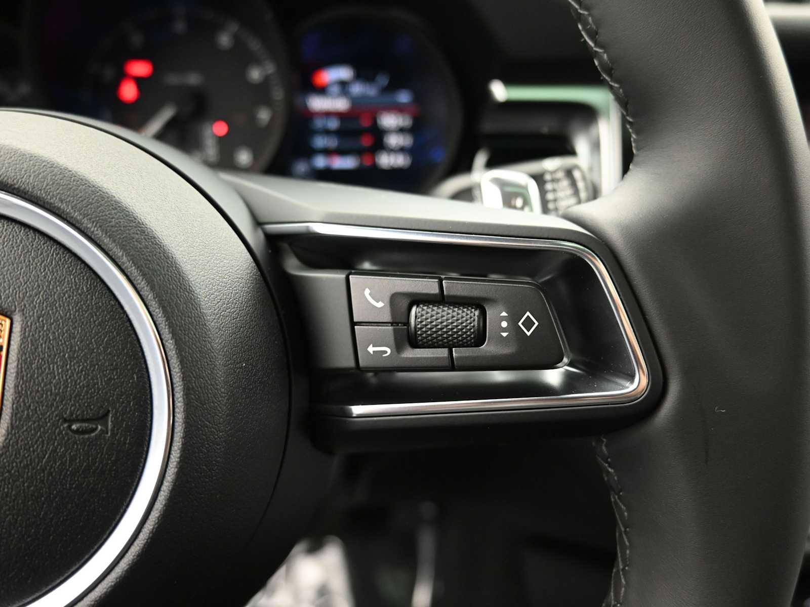 Thumbnail: 2026 Porsche Macan - 10