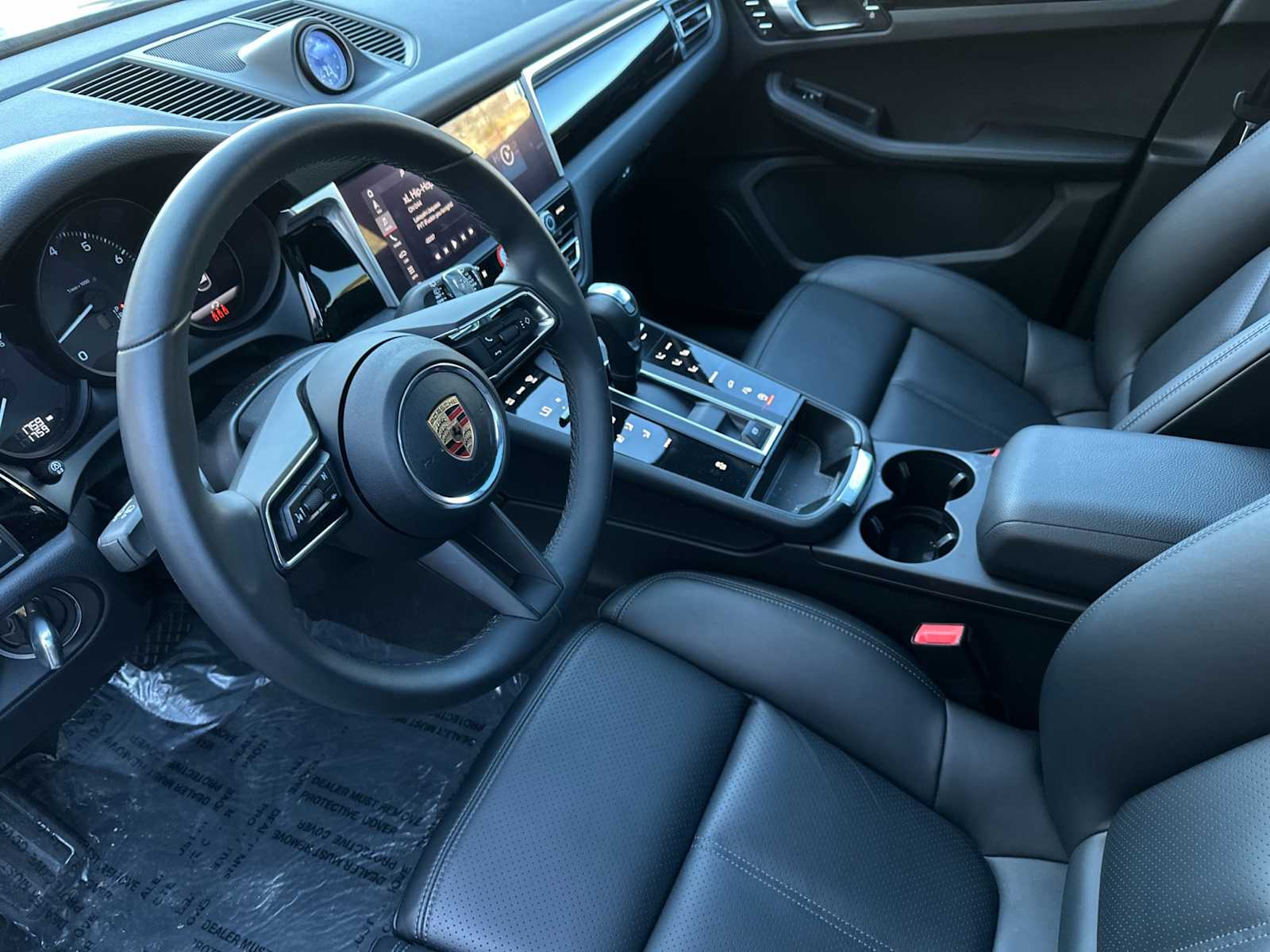 2024 Porsche Macan T photo 4