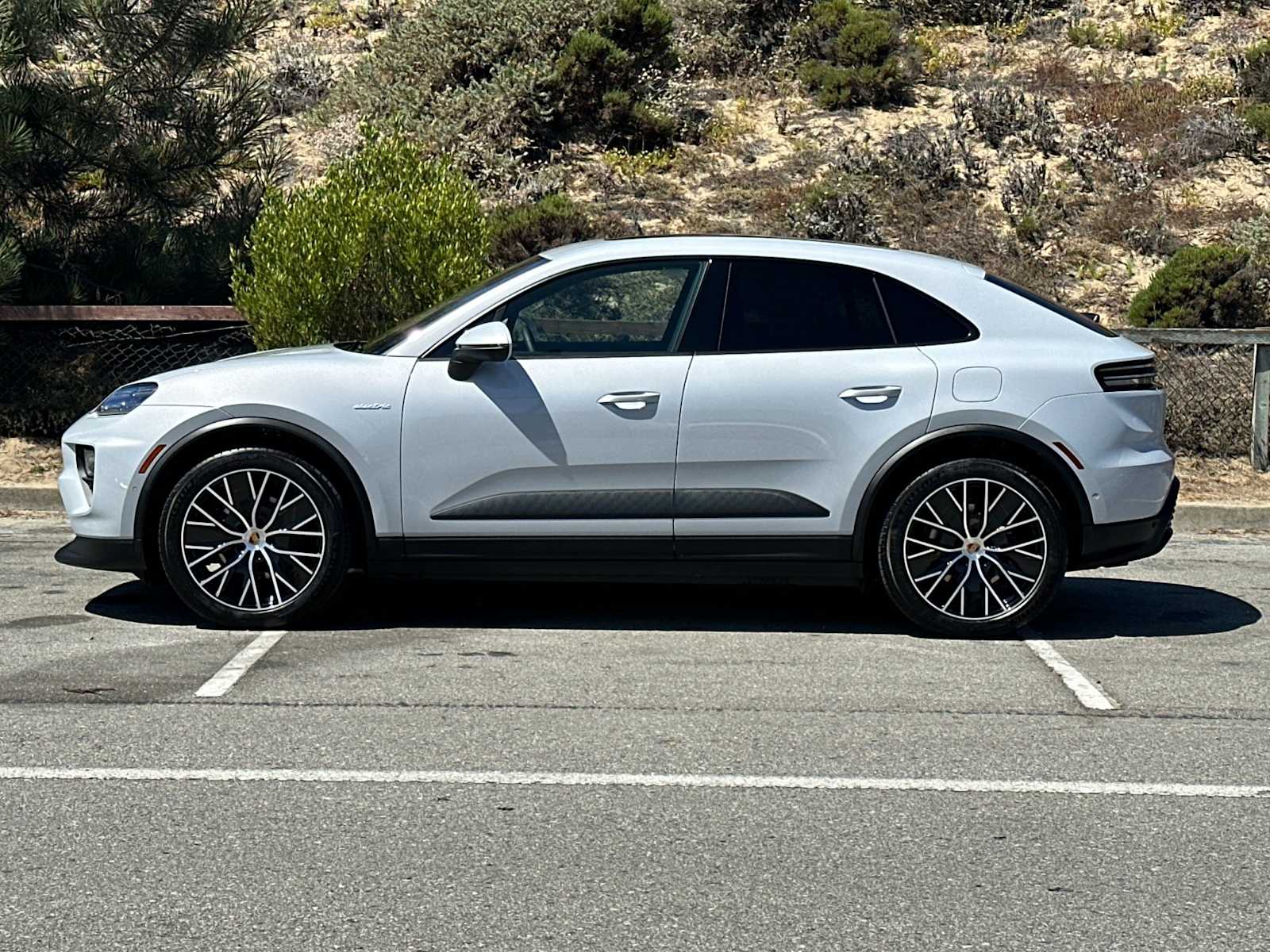 Thumbnail: 2025 Porsche Macan - 2