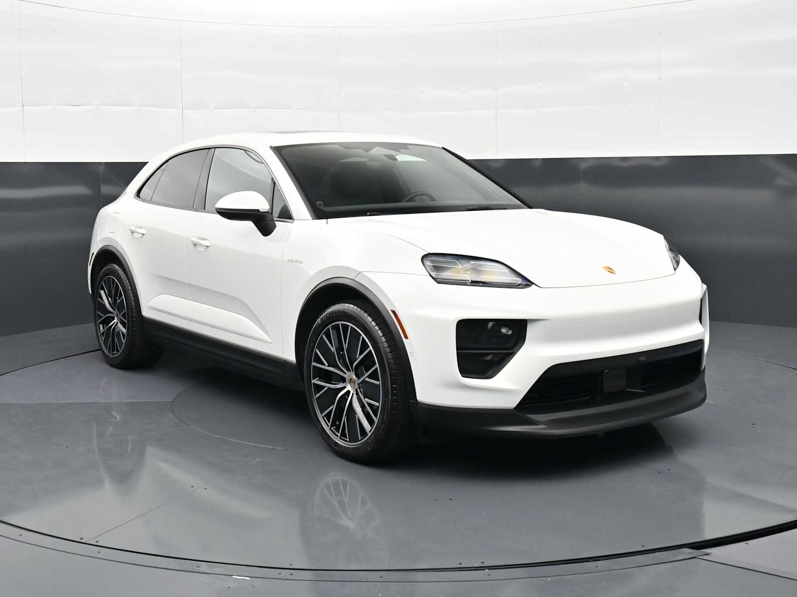 Thumbnail: 2025 Porsche Macan - 27