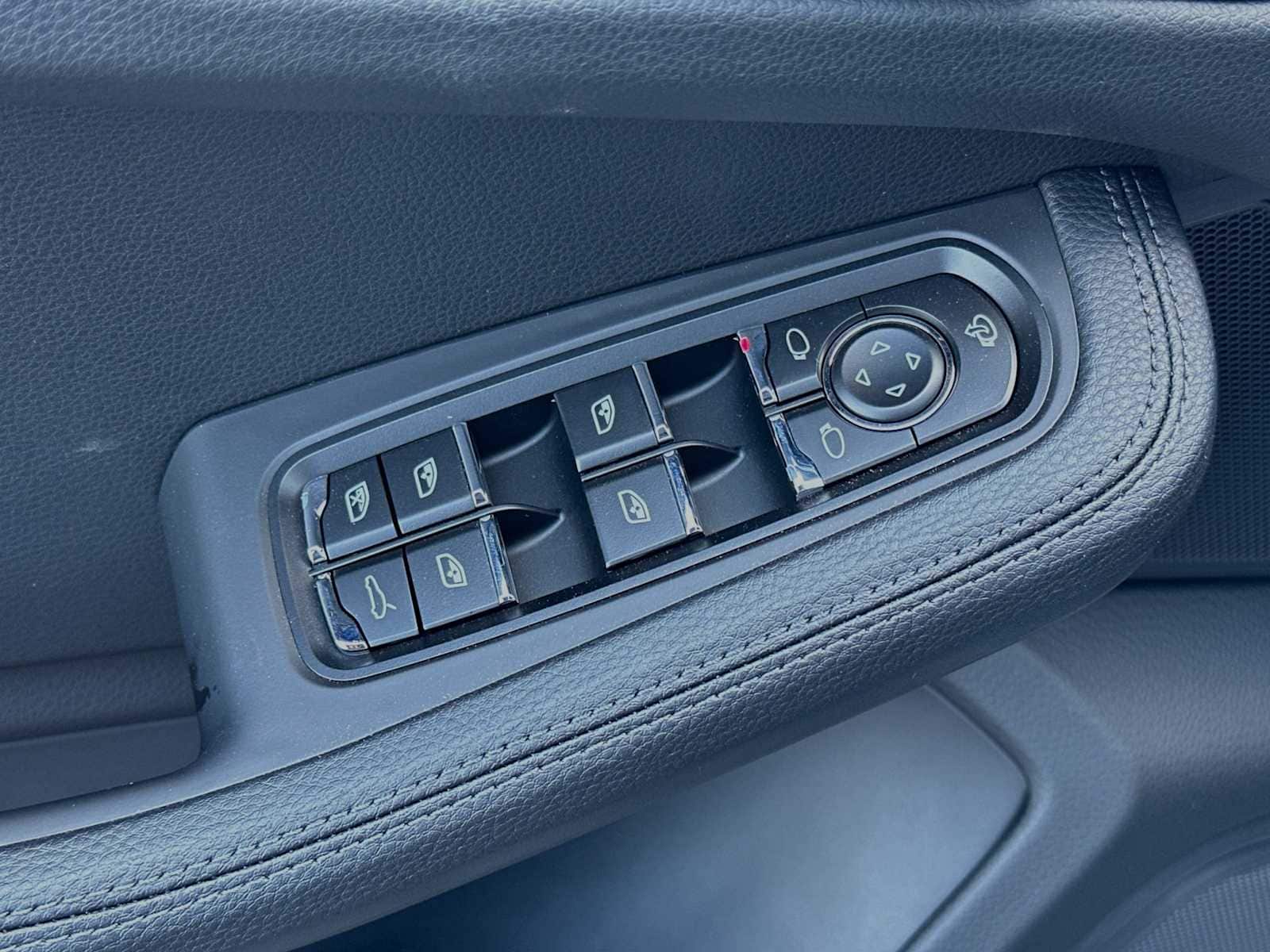 Thumbnail: 2024 Porsche Macan - 12