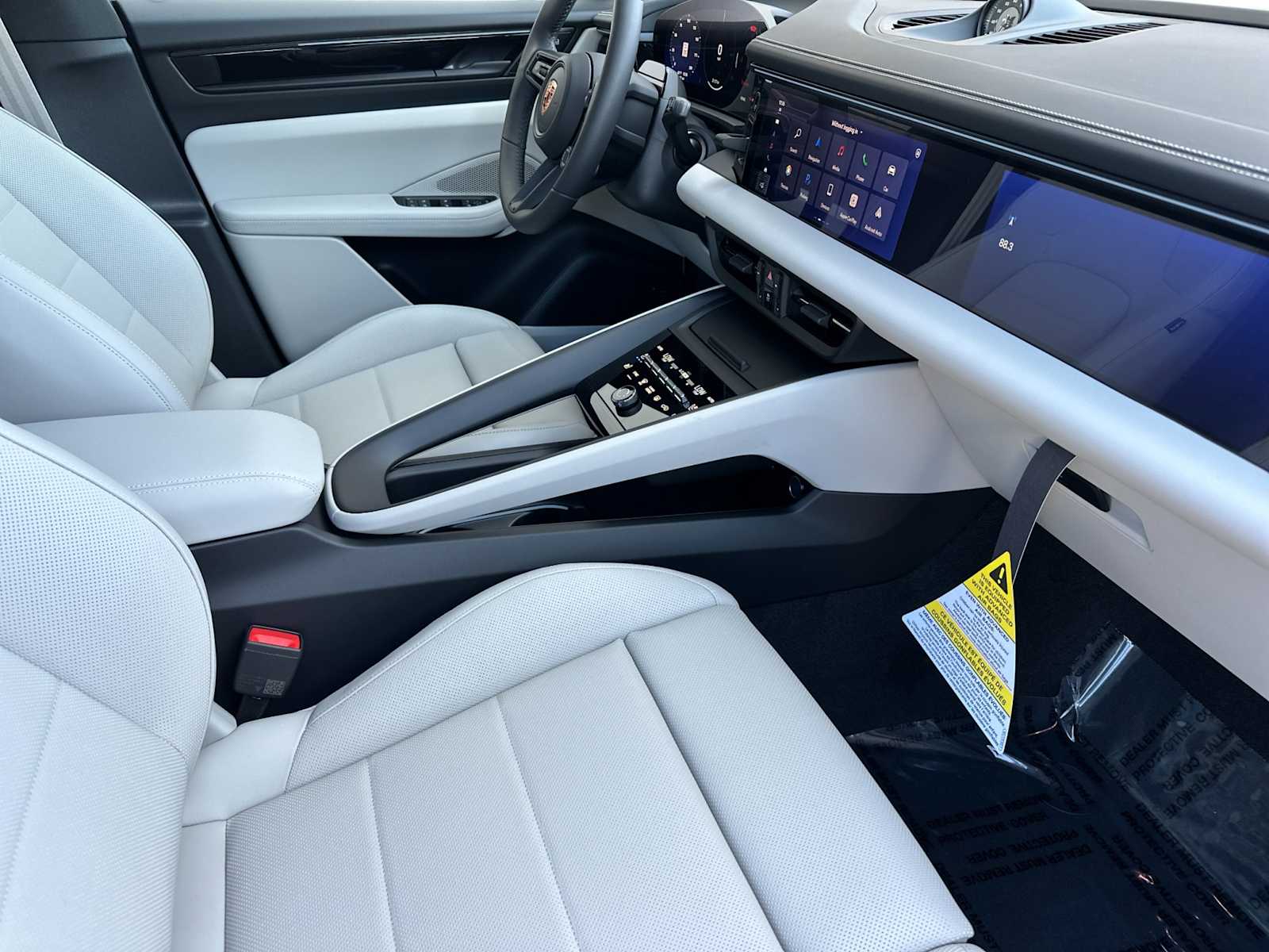 Thumbnail: 2026 Porsche Macan - 16