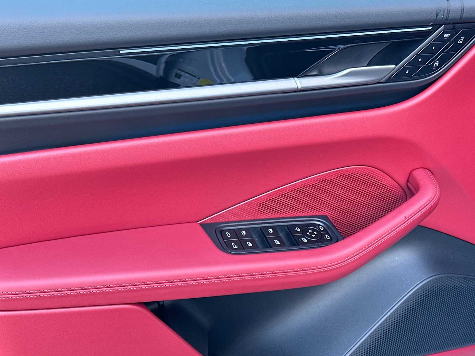 Thumbnail: 2024 Porsche Macan - 12