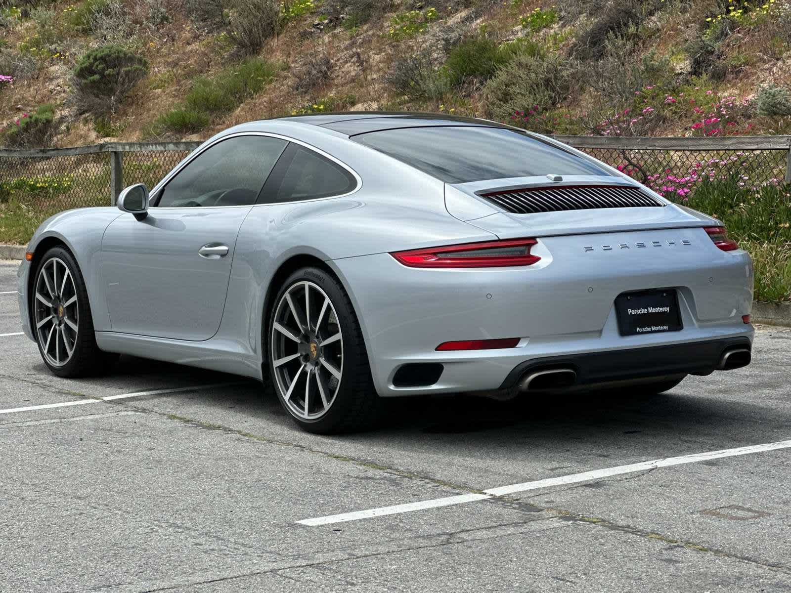 Thumbnail: 2017 Porsche 911 - 6