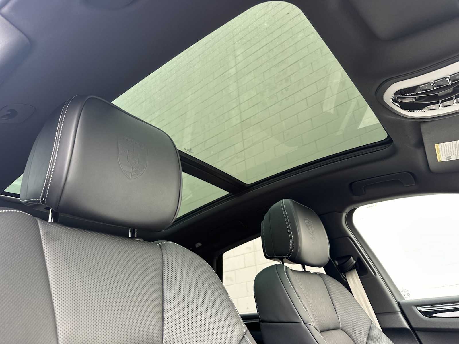 Thumbnail: 2026 Porsche Macan - 18