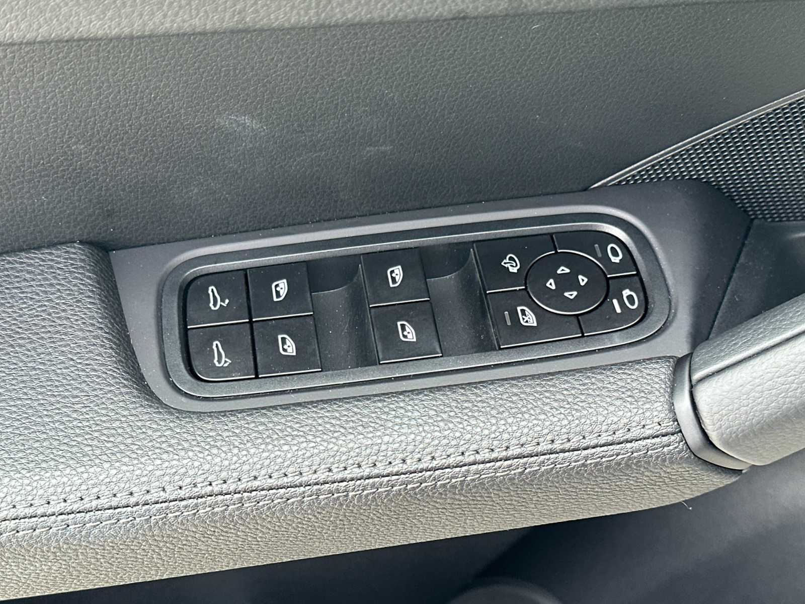 Thumbnail: 2025 Porsche Cayenne - 13