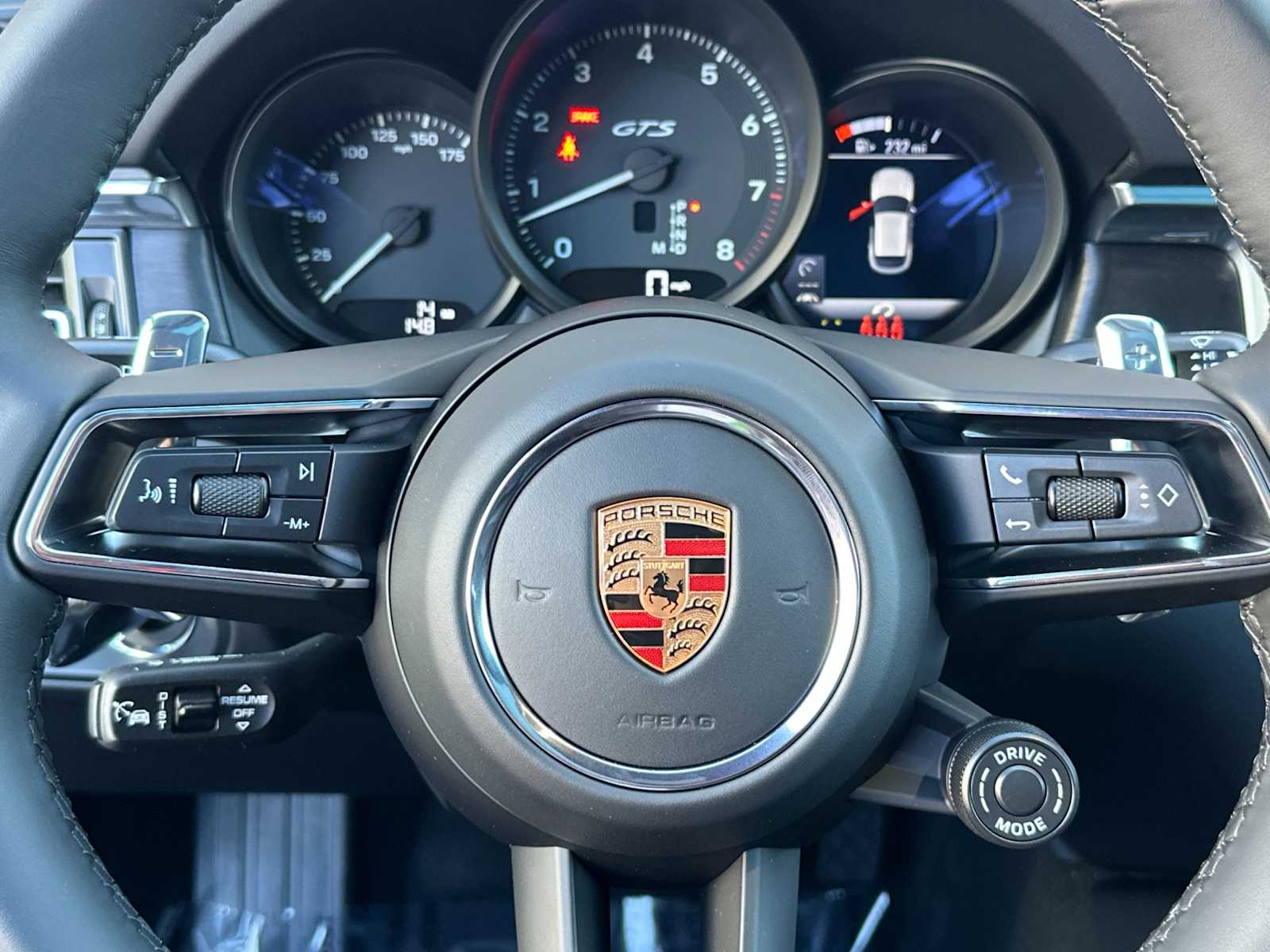 Thumbnail: 2026 Porsche Macan - 25