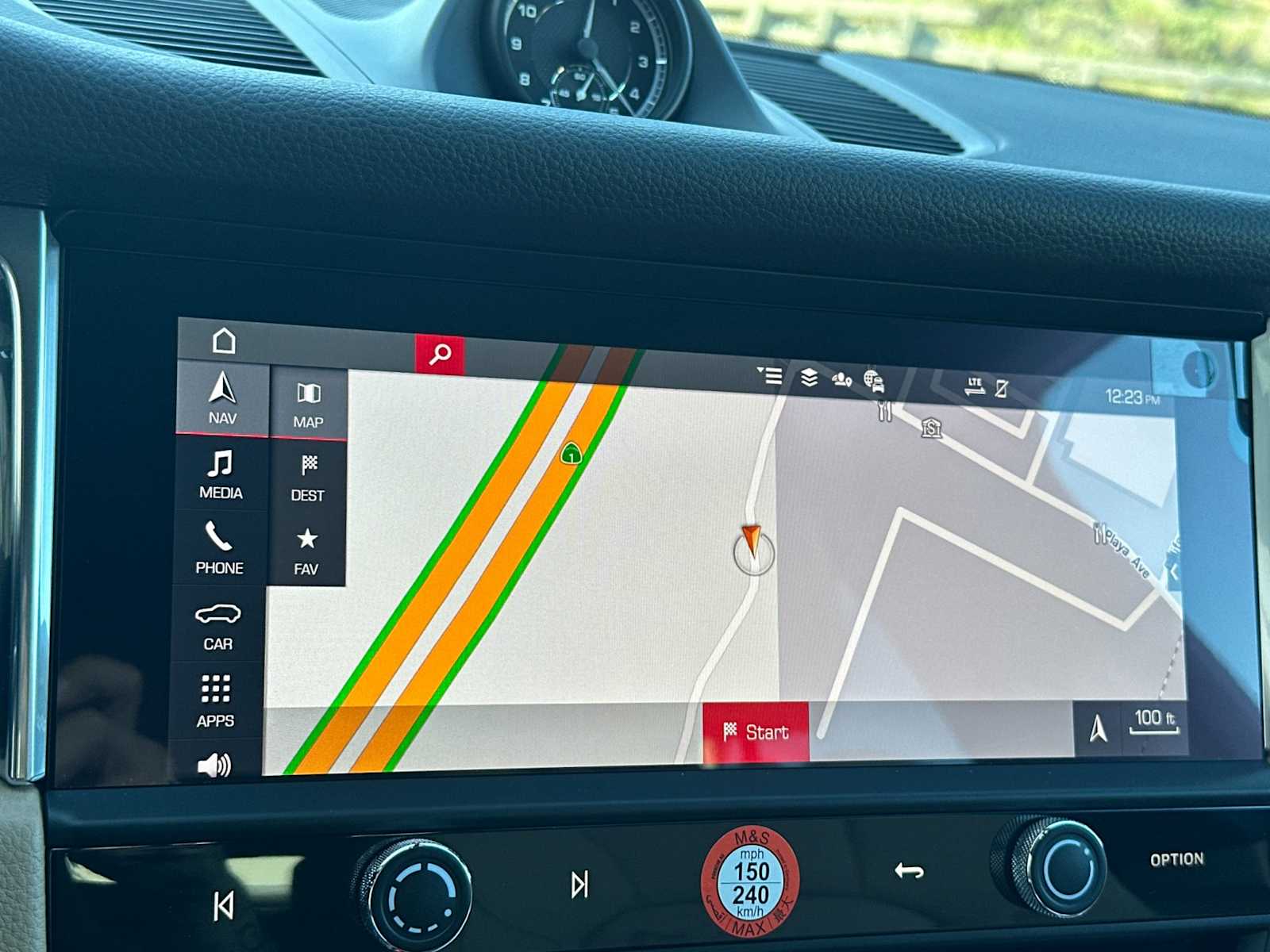 Thumbnail: 2026 Porsche Macan - 19