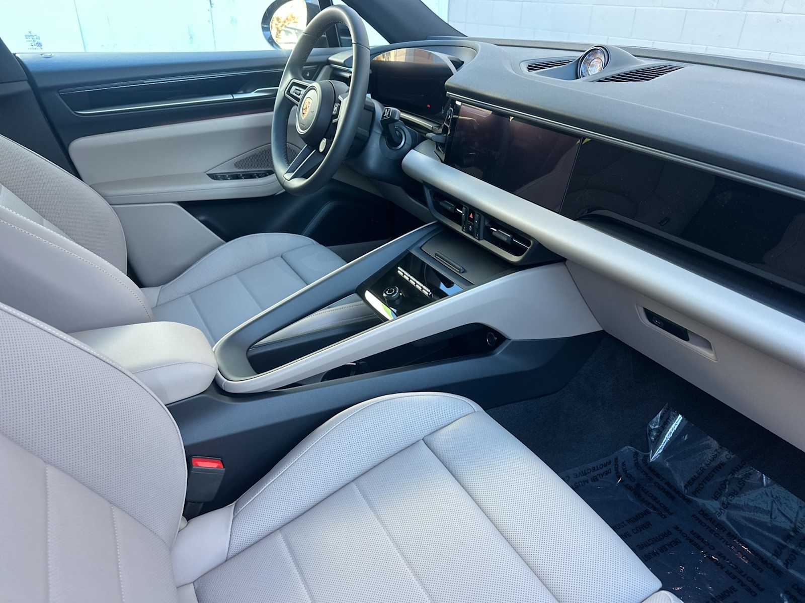 Thumbnail: 2025 Porsche Macan - 17