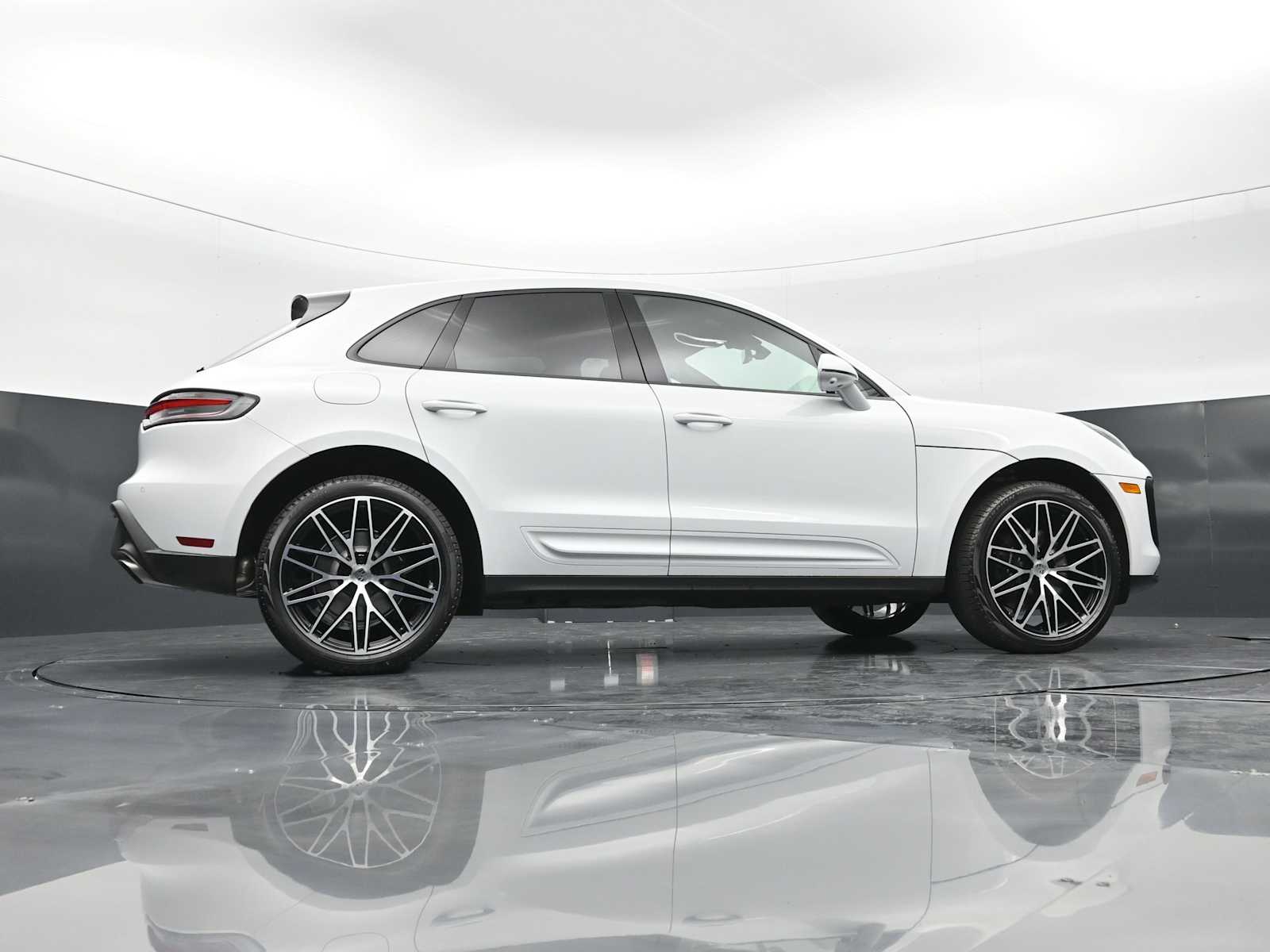 Thumbnail: 2026 Porsche Macan - 43