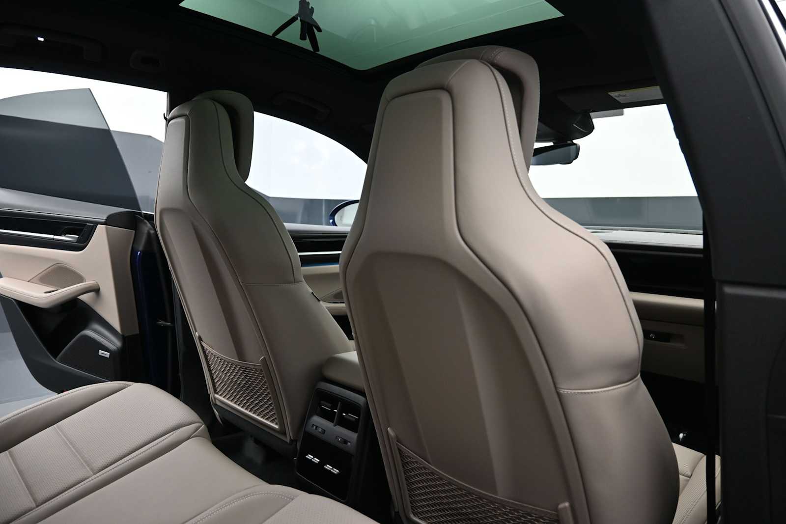 Thumbnail: 2026 Porsche Macan - 19
