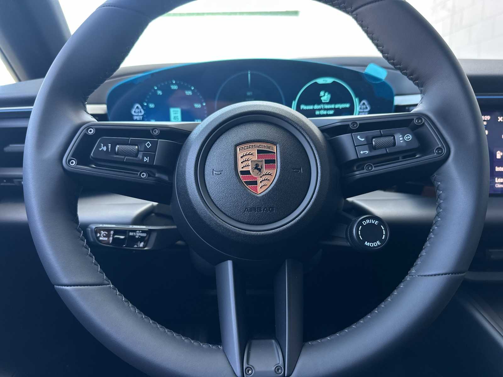 Thumbnail: 2025 Porsche Macan - 24