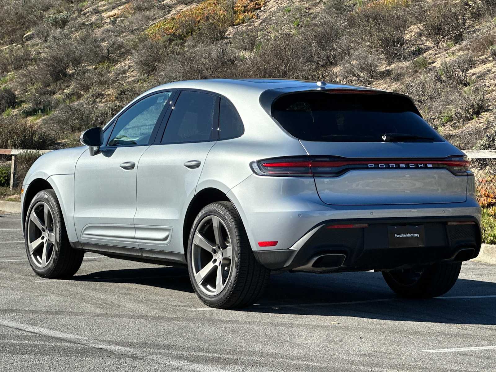 2024 Porsche Macan T photo 3