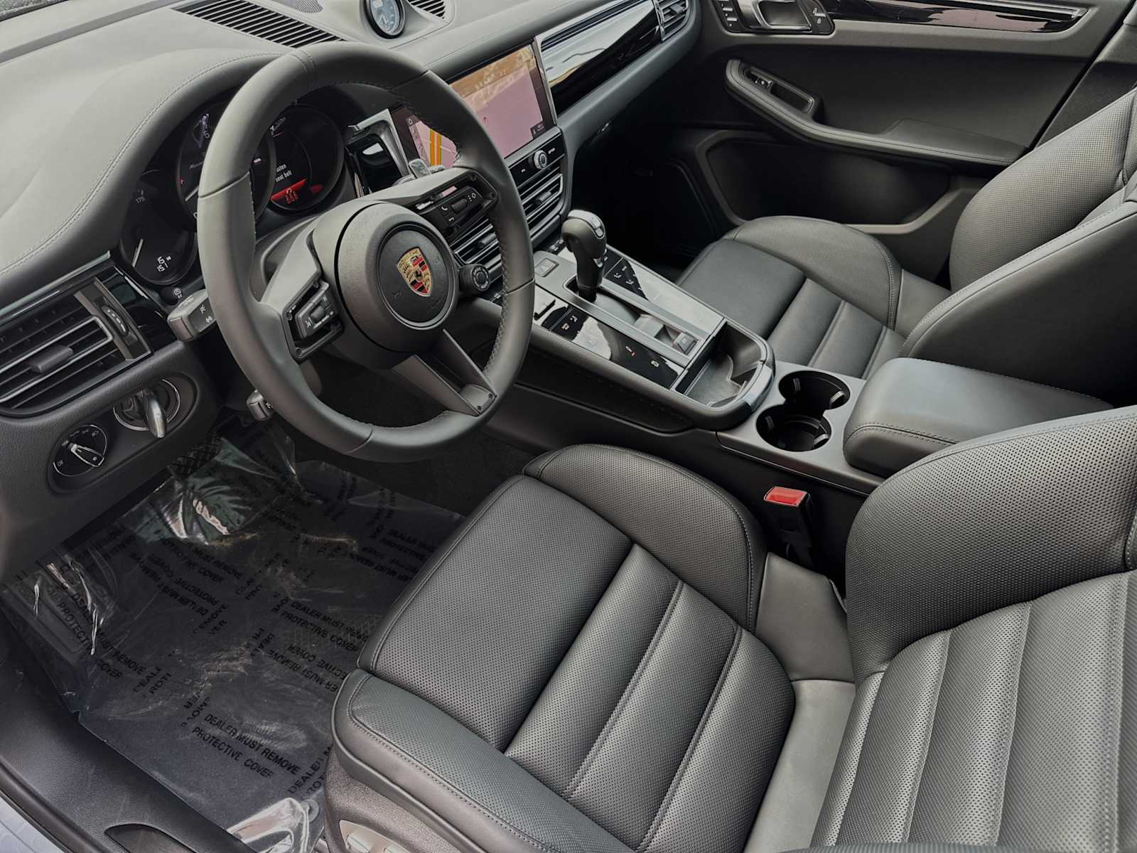 2025 Porsche Macan T photo 4