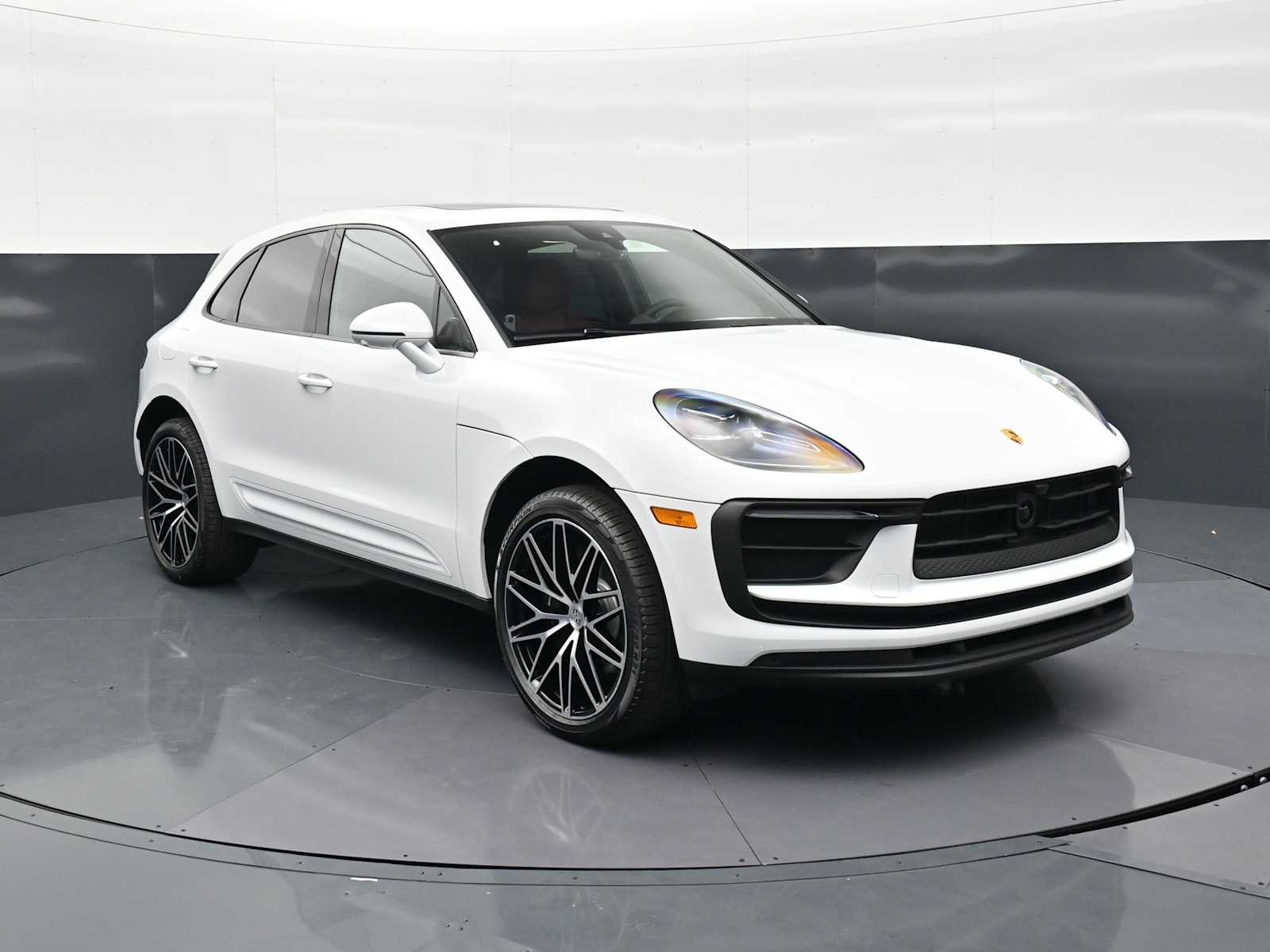 Thumbnail: 2026 Porsche Macan - 28