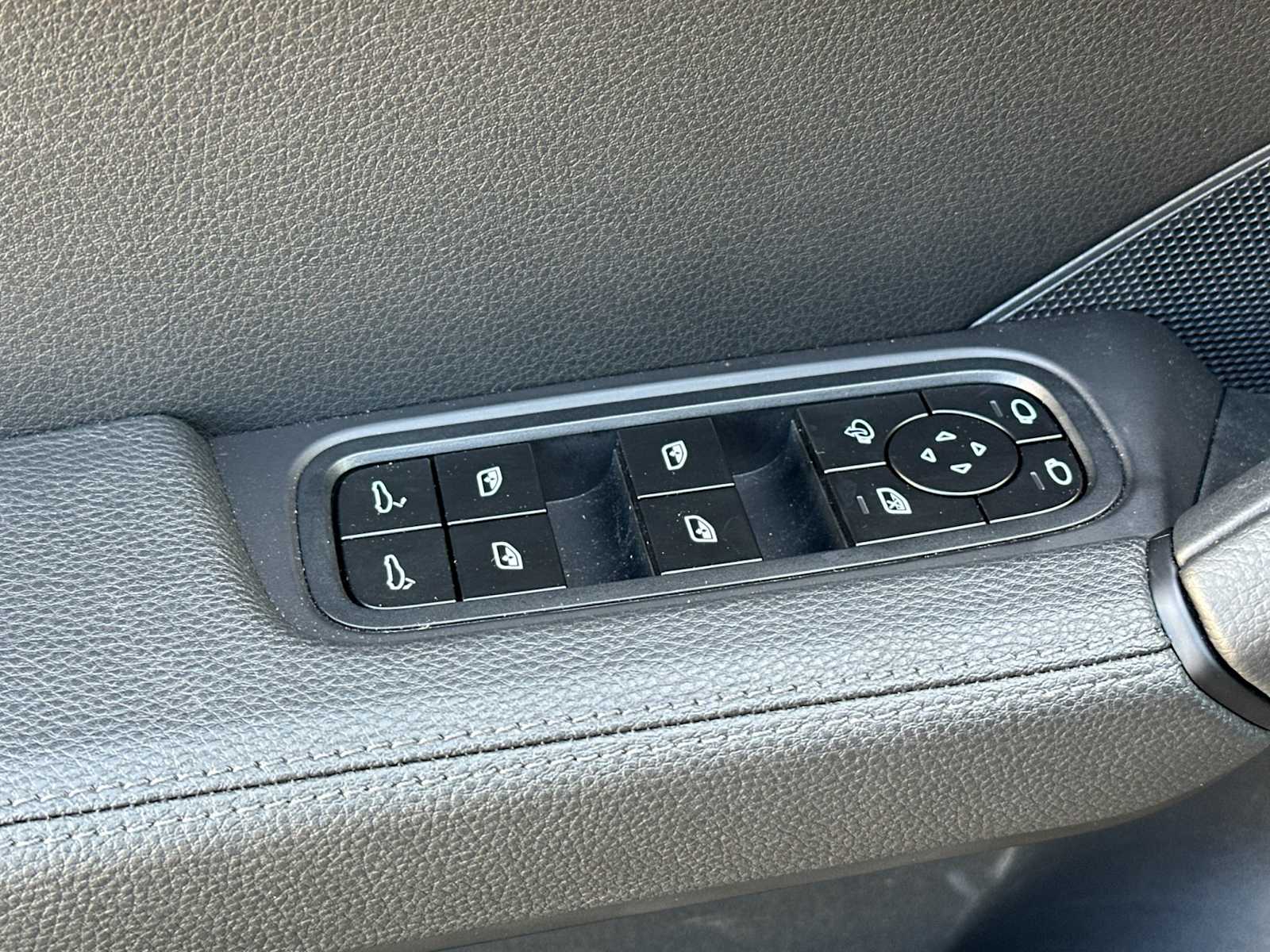 Thumbnail: 2025 Porsche  - 13