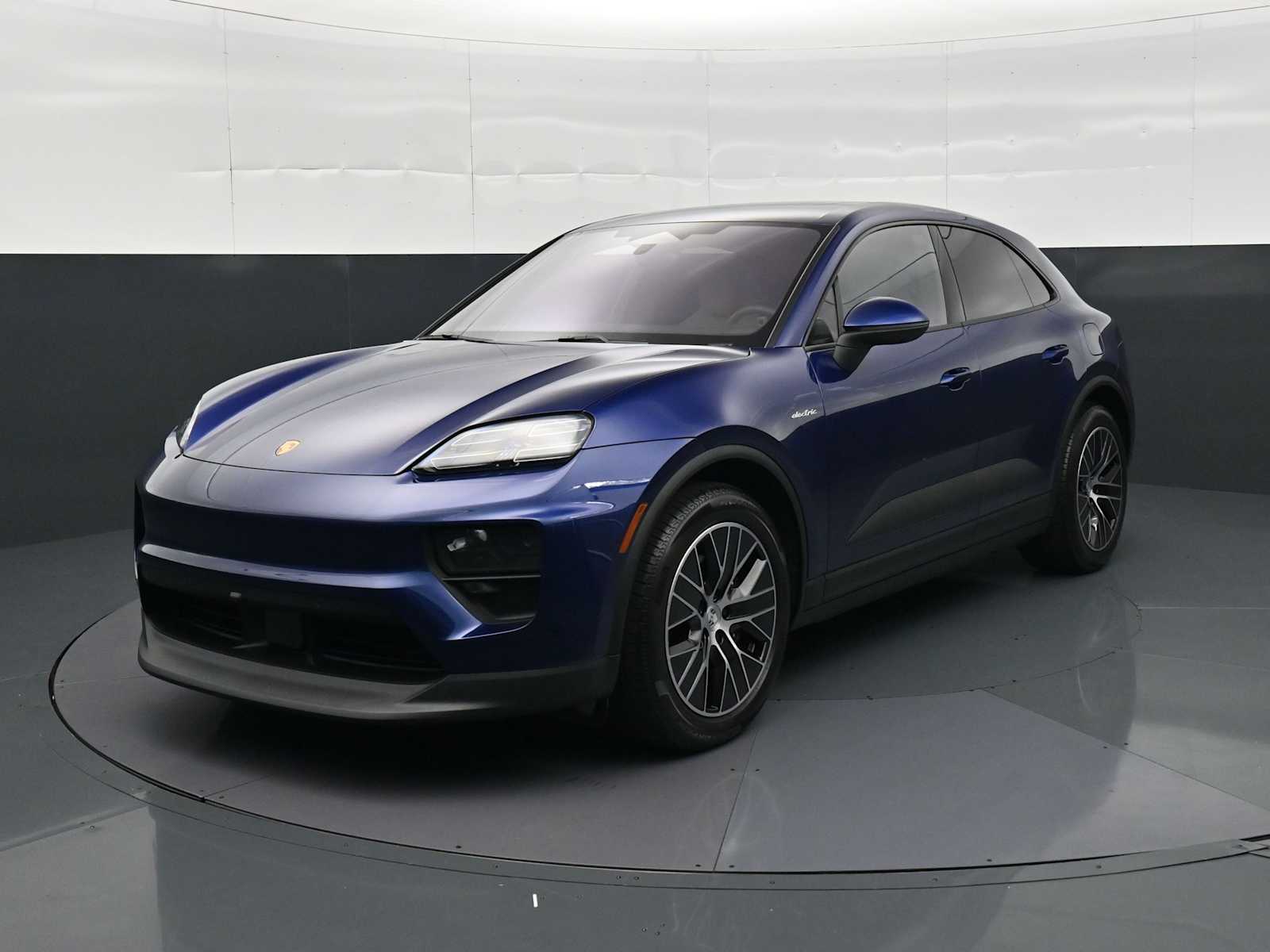 Thumbnail: 2026 Porsche Macan - 1