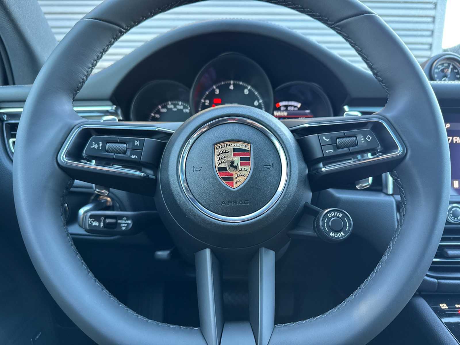 Thumbnail: 2026 Porsche Macan - 25