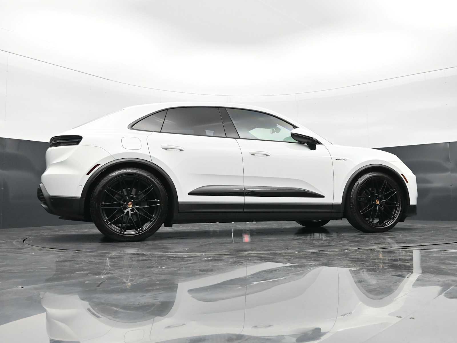 Thumbnail: 2025 Porsche Macan - 46