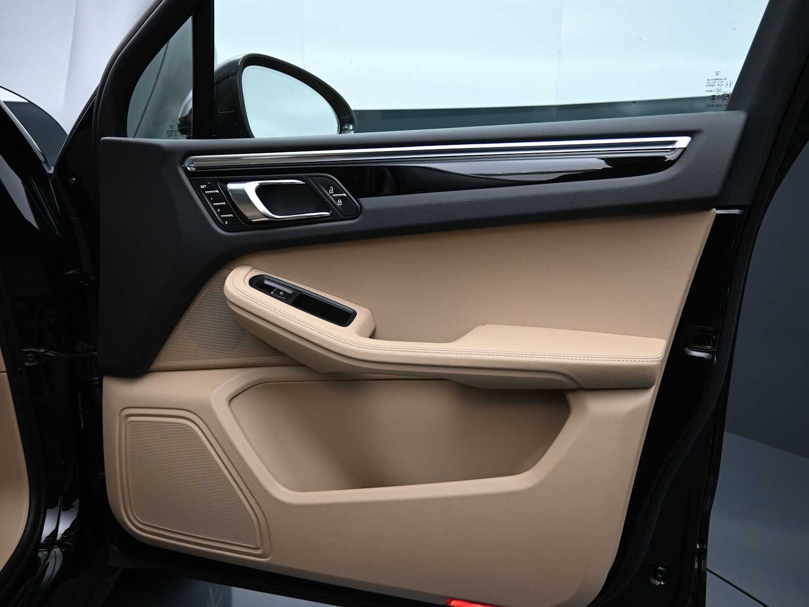 Thumbnail: 2025 Porsche Macan - 24