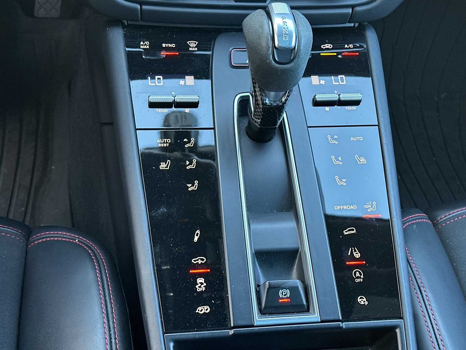 Thumbnail: 2023 Porsche Macan - 21