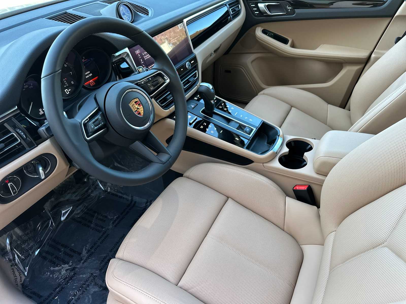 Thumbnail: 2026 Porsche Macan - 4