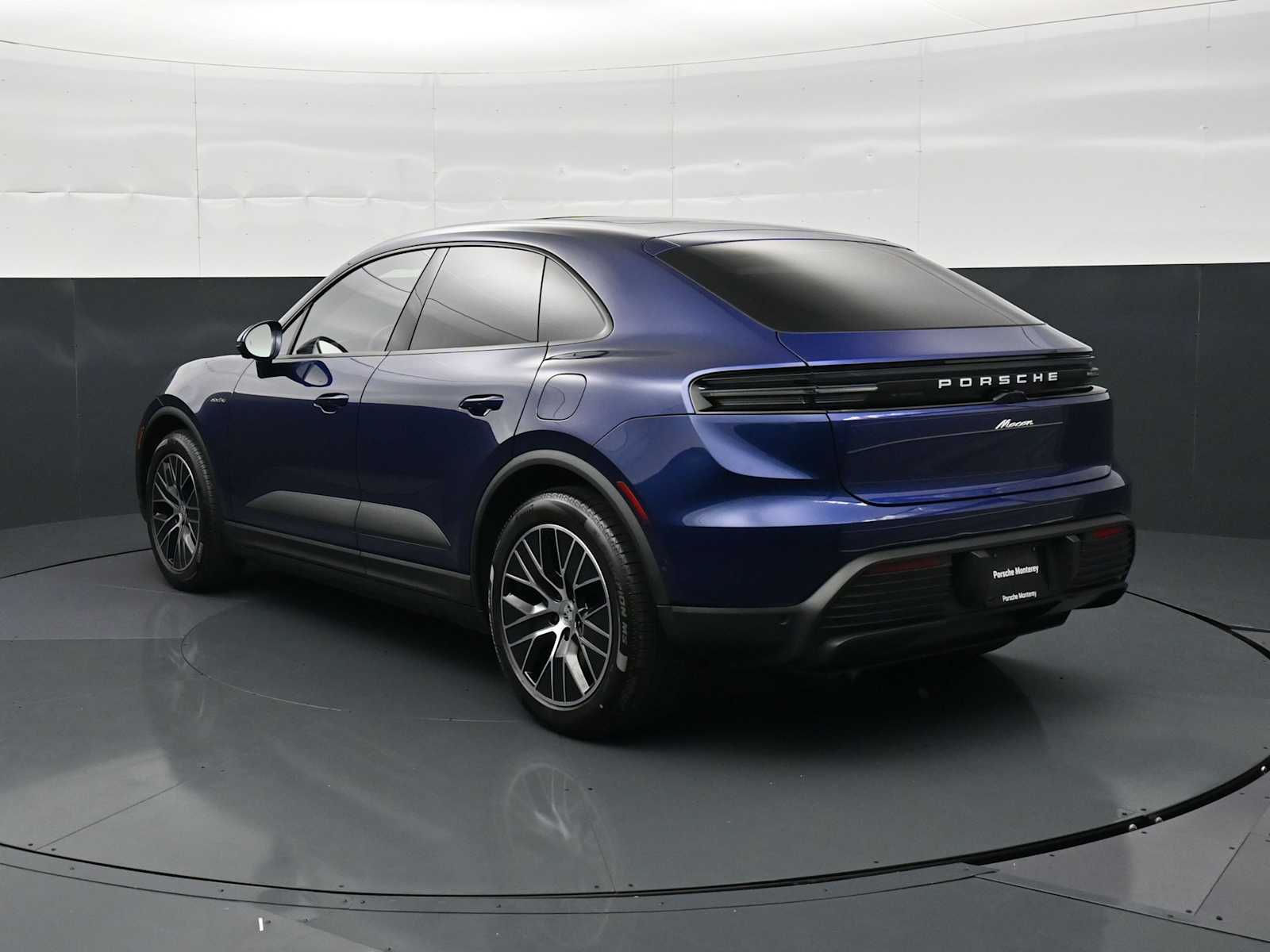 Thumbnail: 2026 Porsche Macan - 3